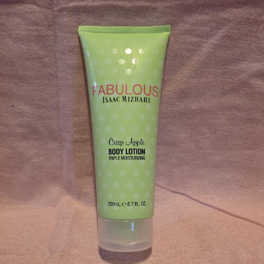 Isaac Mizrahi Fabulous Crisp Apple Body Lotion - Light Green